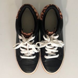 Size 7 Black Leopard tennis shoes